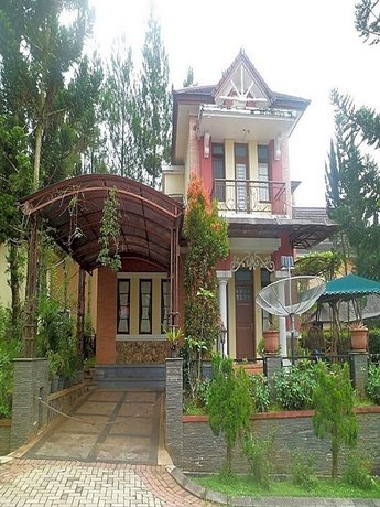 Villa Kota Bunga Matahari