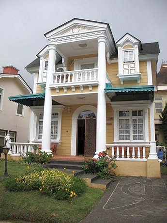 Villa Kota Bunga Matahari