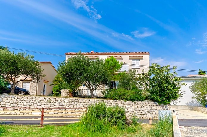 Apartments Sime Lopar