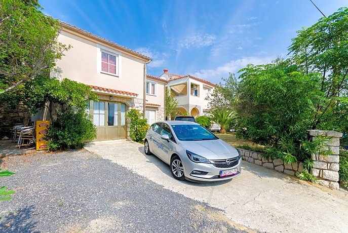 Apartments Sime Lopar