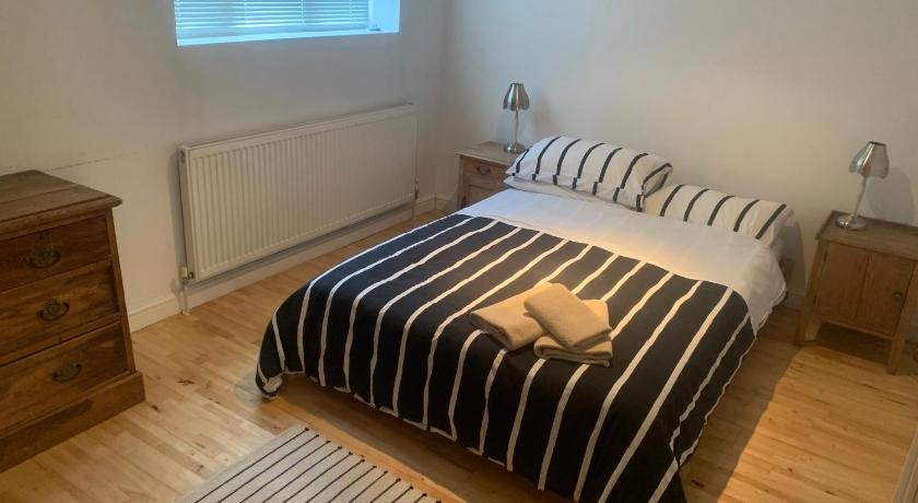 Cozy 1 Bedroom Basement Flat