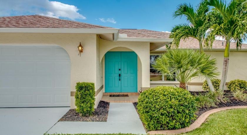 Air Hockey Foosball Popcorn Machine Dart Board & Heated Pool - Villa Breezy - Cape Coral
