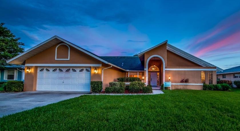 Heated Pool beautiful Sunsets Fishing Dock- Villa Thunderbird View - Cape Coral