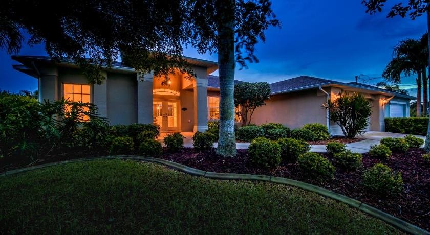 Brand New Pool And Jetted Spa - Villa Casa Bonita - Cape Coral