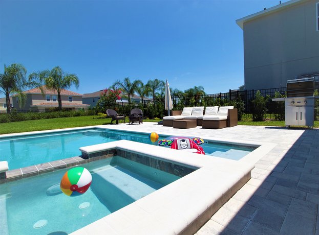 6 Bedroom Vacation Home with Pool 1829