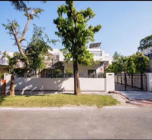 Dave's Guest House