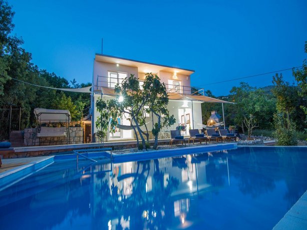 Organic Gardens Villa