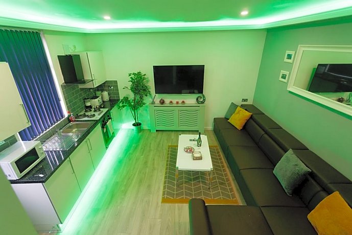 TOWLER HOUSE APARTMENTS 6 beds in 3 bedrooms