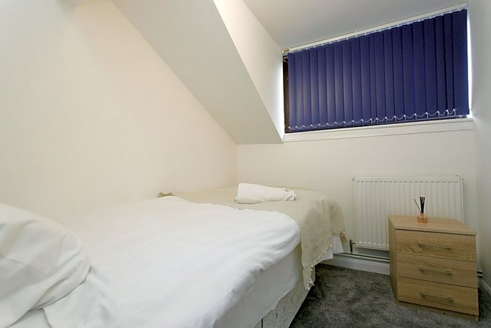 TOWLER HOUSE APARTMENTS 6 beds in 3 bedrooms