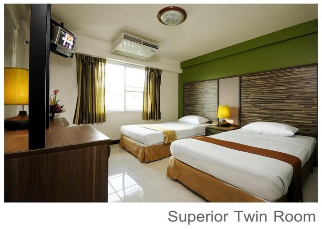 Rambuttri Village Inn