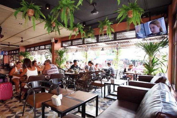 Rambuttri Village Inn