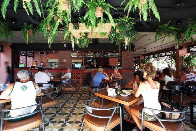Rambuttri Village Inn
