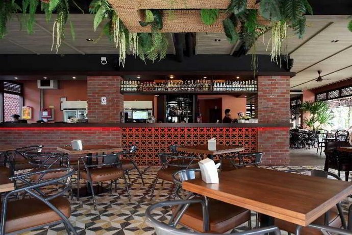 Rambuttri Village Inn