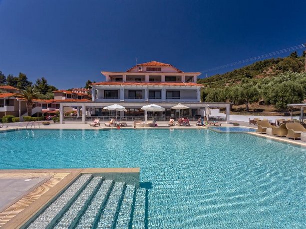 Lagomandra Beach Hotel