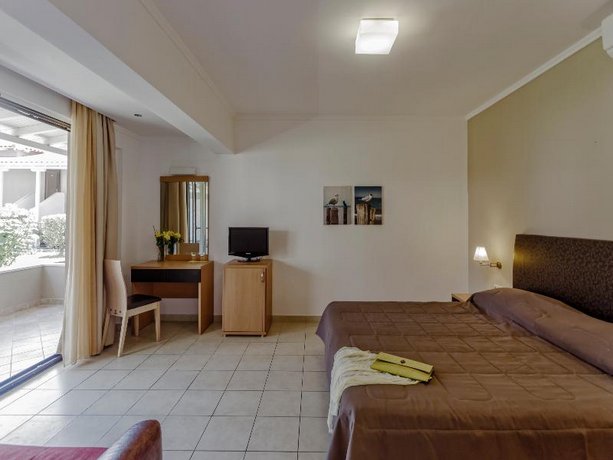 Lagomandra Beach Hotel