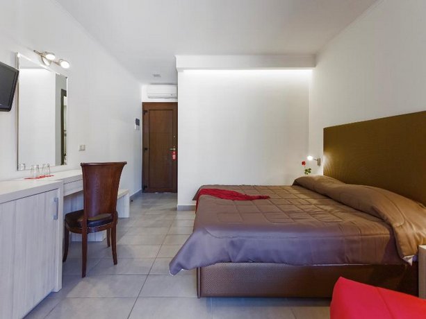 Lagomandra Beach Hotel