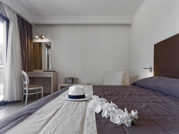 Lagomandra Beach Hotel