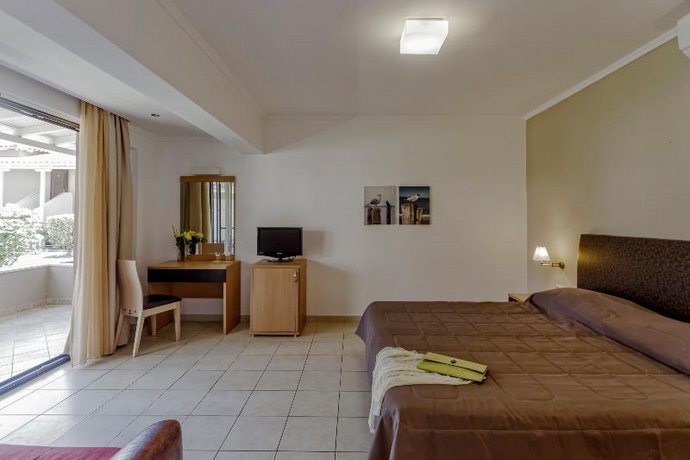 Lagomandra Beach Hotel