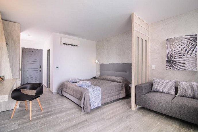 Lagomandra Beach Hotel