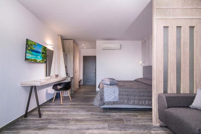 Lagomandra Beach Hotel