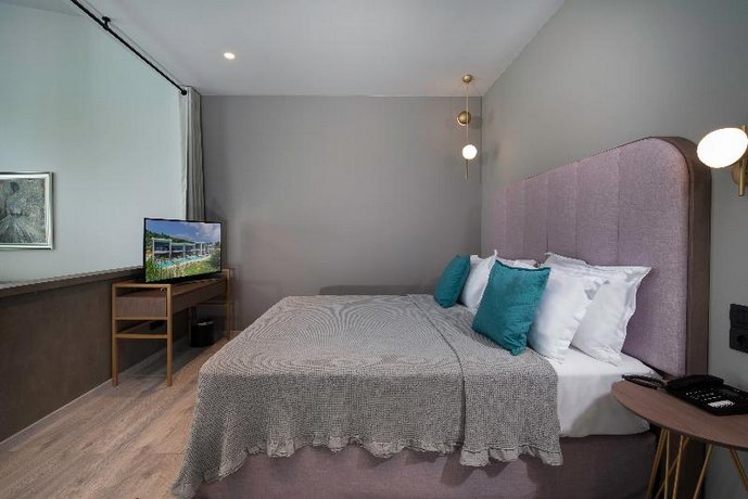 Lagomandra Beach Hotel