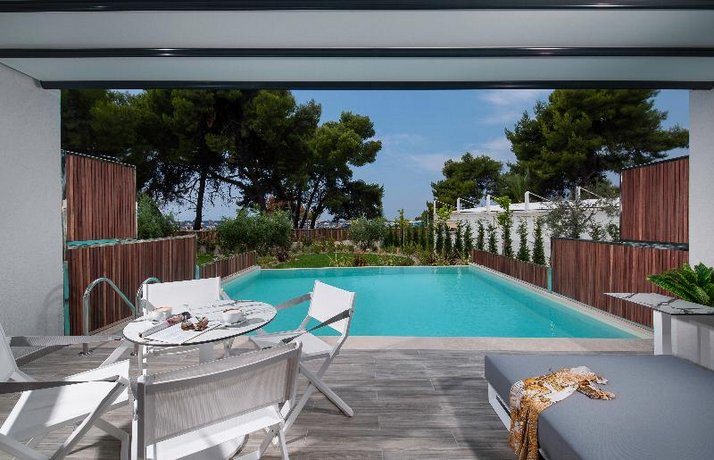 Lagomandra Beach Hotel