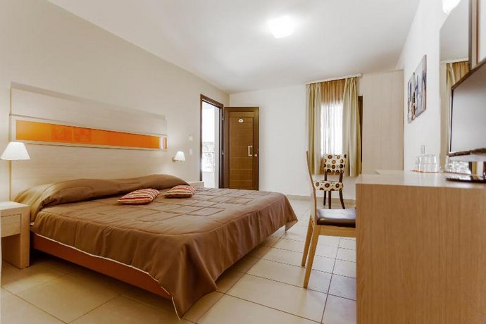 Lagomandra Beach Hotel