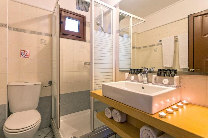 Lagomandra Beach Hotel