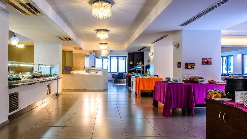 Lagomandra Beach Hotel