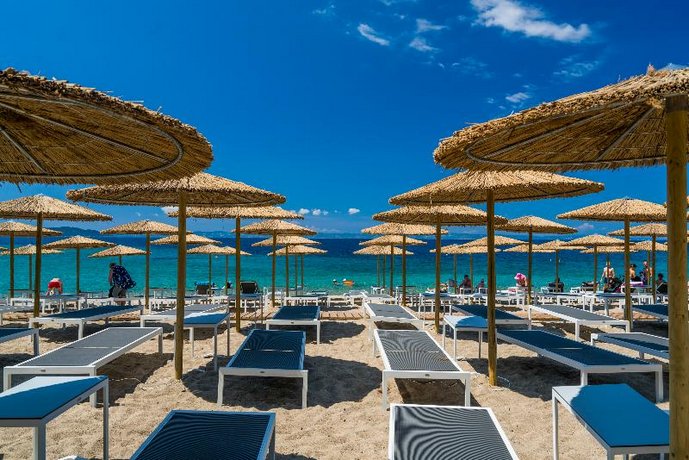 Lagomandra Beach Hotel