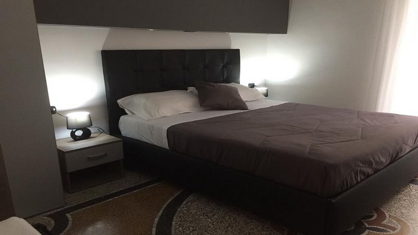 MB95 - Mezzocannone Luxurious Bed&Breakfast