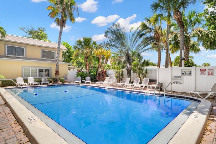 Waves - One Bedroom Condo - 17