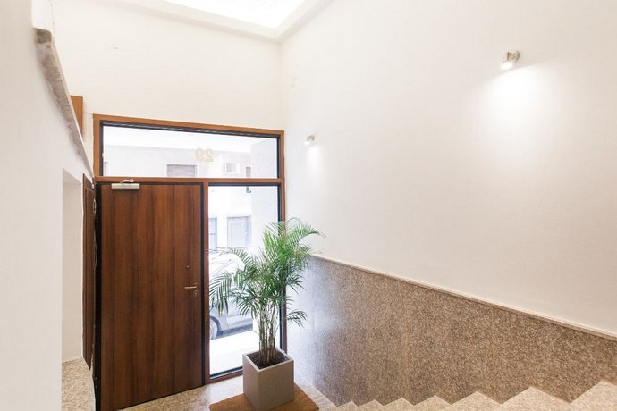 Nicholas Point Apartments and Rooms