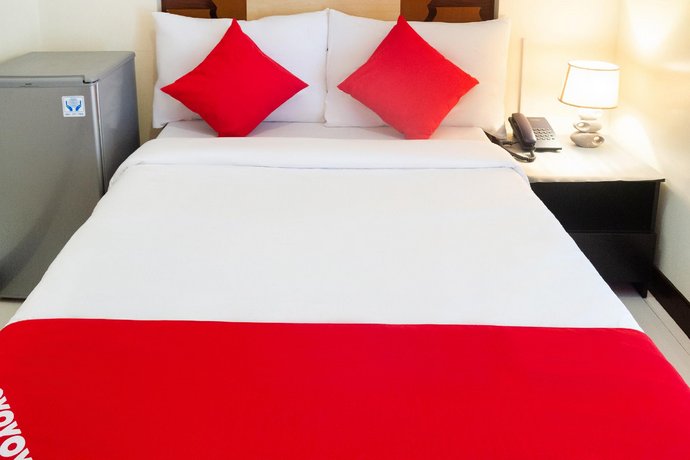 OYO 153 Monclaire Suites