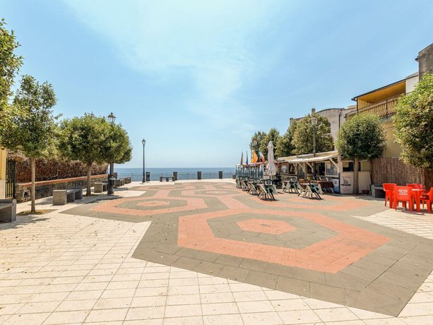 Spacious Holiday Home in Santa Tecla Acireale with Garden
