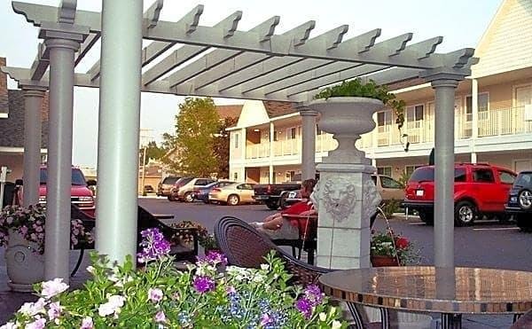 Court Plaza Inn & Suites of Mackinaw