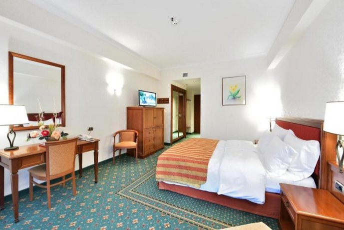 Lux Garden Hotel