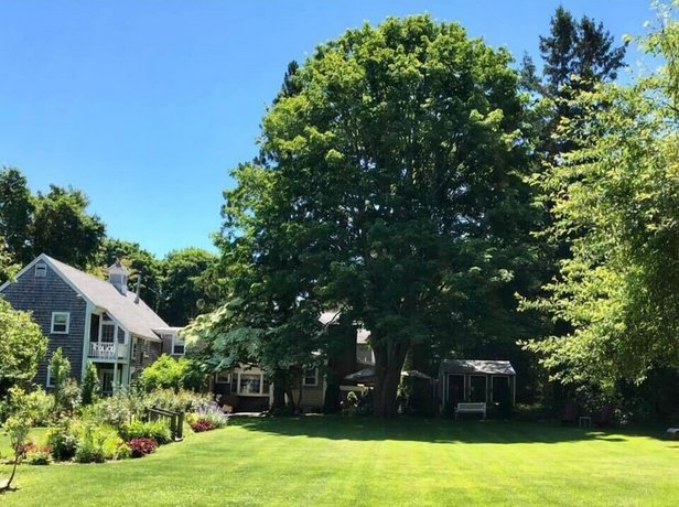 Isaiah Hall Bed & Breakfast Inn
