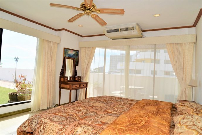 Huge balcony jacuzzi &sea view