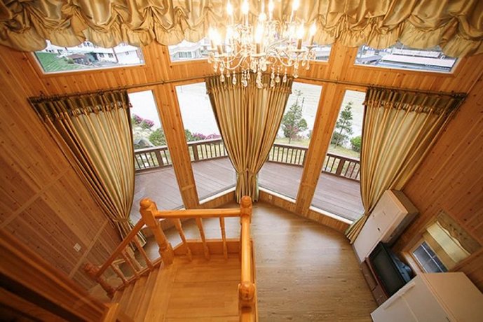Muju Island pension