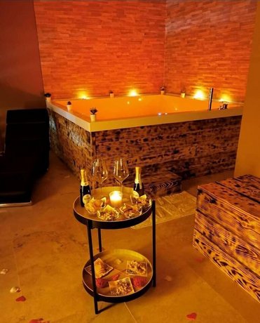 Royalty Rooms & Spa