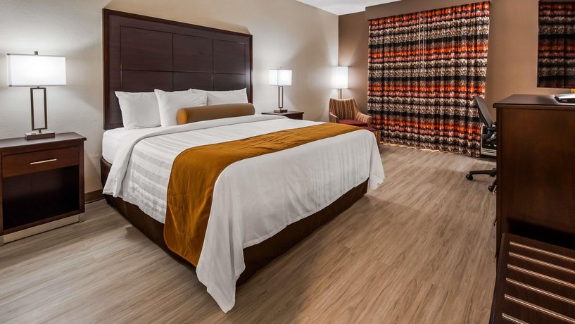 Orangewood Inn & Suites Kansas City Airport