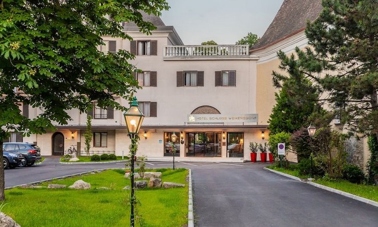 Hotel Schloss Weikersdorf