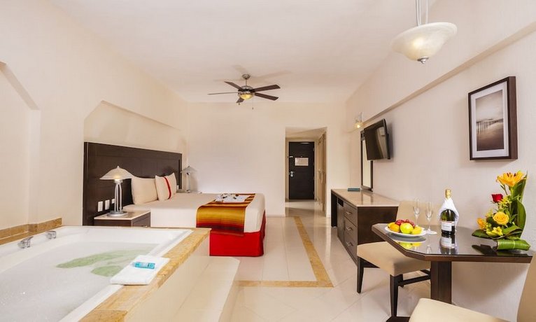 Crown Paradise Club Cancun - All Inclusive