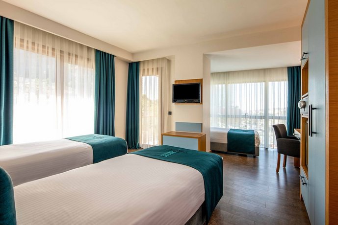 Big Box Hotel