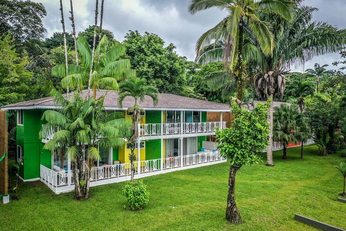 Tortuga Lodge & Gardens