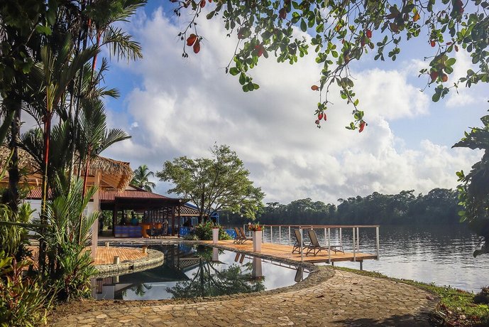 Tortuga Lodge & Gardens