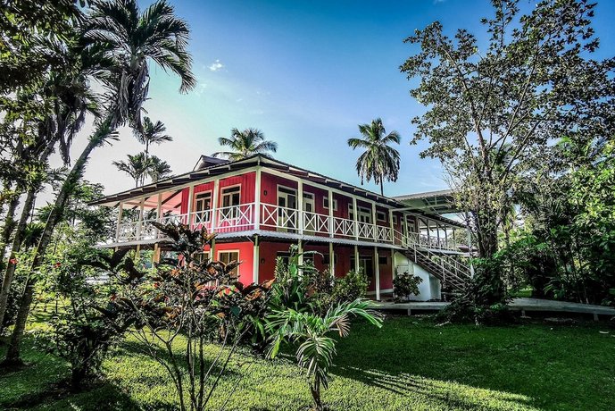 Tortuga Lodge & Gardens