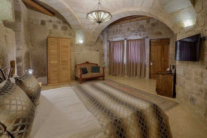 Hera Cave Suites