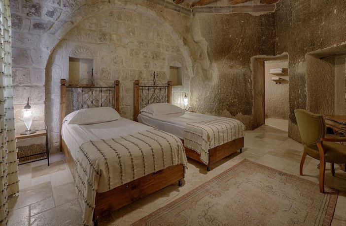 Hera Cave Suites